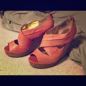 Seychelles •”Risky Business”• Peeptoe leather&wood